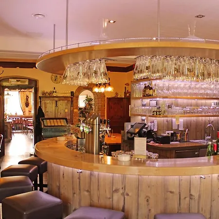 Heurigenstube Fam. Angerer بيت ضيافة